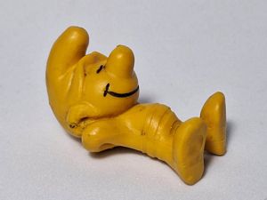 N° 2.0014 Schtroumpf Bain de soleil_schtroumpf_Schtroumpf_figurine-rohlinge-20014-schtroumpf-allonge-soleil-jaune(10a).jpg